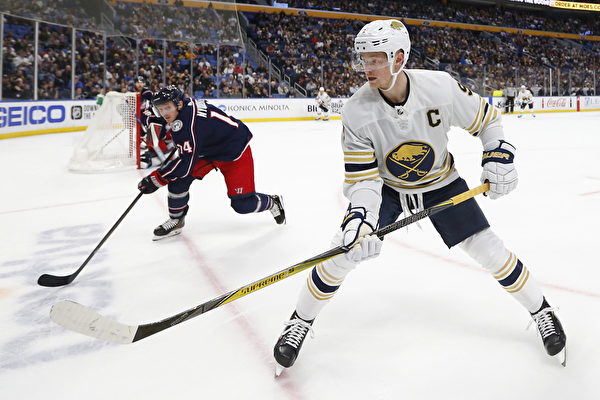 狼记：爱德华兹在末节告诉教练组，他不想按常规轮换下场休息