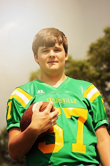 欧冠疯狂夜！3大豪门全逆转，17岁新星封神，后卫90秒双响炸场？